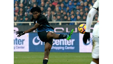 Insolito Kessié: maglia dell'ADO Den Haag, pantaloncini dell'Inter
