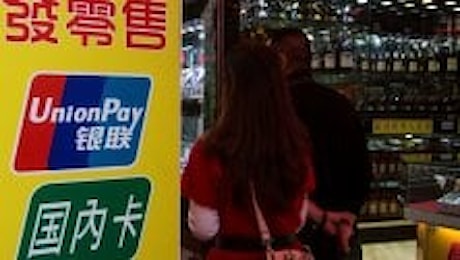 Macau dimezza i limiti di prelievo bancomat: crollano i titoli dei casinò