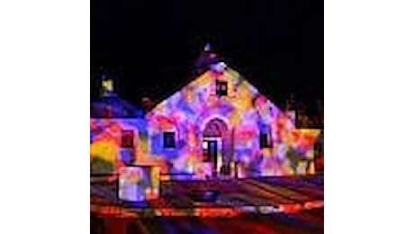 Giochi di luce sui trulli: ad Alberobello un Natale a colori