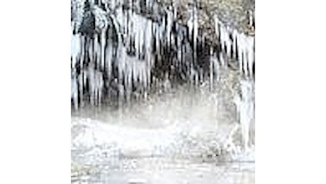 L'Aquila, la sorgente ghiacciata sembra un quadro