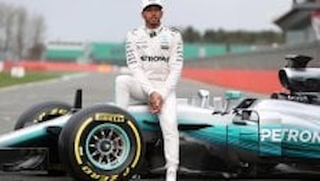 F1, in pista la nuova Mercedes. Hamilton: Felicissimo. Bottas: Grande giorno per me