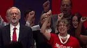 Gb, Corbyn chiude congresso partito laburista cantando Red Flag