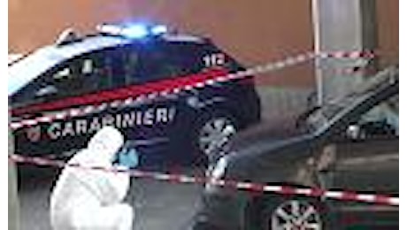 Duplice omicidio nel Milanese, l'auto delle vittime crivellata di colpi