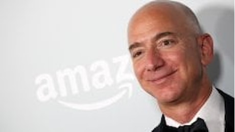 Amazon, Jeff Bezos è l’uomo più ricco degli ultimi 40 anni
