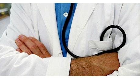 “Abusi su dottoresse e infermiere”, arrestato primario dell’ospedale Civile di Piacenza per violenza sessuale e stalking