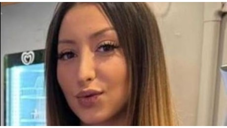 Arianna Paola Alberga, morta a 26 anni la barista di Mediaset: l'auto trafitta dal guardrail