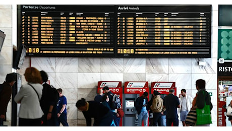 Roma, oltre 100 treni cancellati e ritardi di ore: circolazione ferroviaria in tilt. Ecco le tratte coinvolte