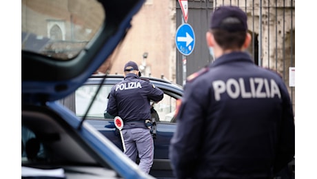 Roma, 14enne accoltellato alla fermata della metro C: fermato presunto autore