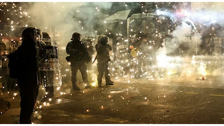 Georgia, proteste e scontri dopo lo stop ai negoziati con l'Unione europea: tensione alle stelle. Cosa sta succedendo