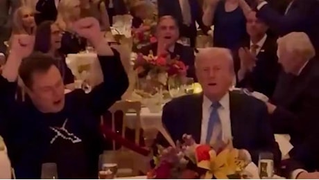 Il Thanksgiving di Trump e Musk con le famiglie a Mar-a-Lago al ritmo dei Village People