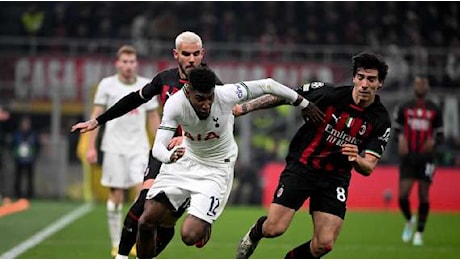 Gazzetta - Milan-Tottenham, 1-2 milioni di distanza per Emerson Royal. Domani si può chiudere