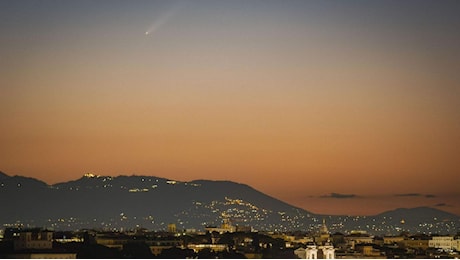 La “cometa del secolo” illumina il cielo di Roma