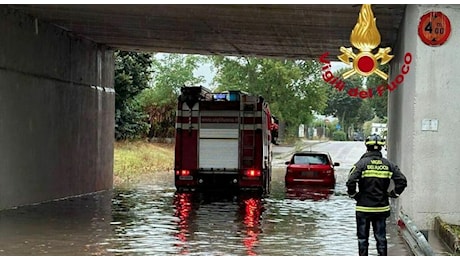 Maltempo a Foggia, vigile del fuoco trovato morto: travolto da acqua e fango mentre soccorreva le auto in panne