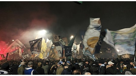 Lazio, la festa a Piazza della Libertà per i 125 anni del club: oltre 4mila tifosi all'evento