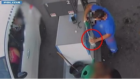 Catania, lite in strada per il fidanzato conteso: un filmato mostra la donna mentre acquista la benzina