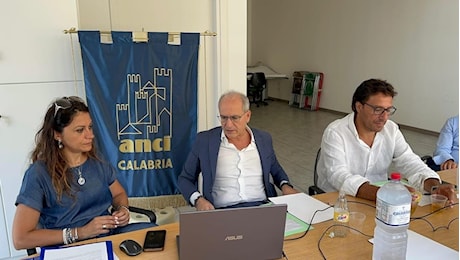 Autonomia differenziata, Anci Calabria nomina una commissione di esperti. Succurro ai sindaci disertori: «Gli assenti hanno torto»