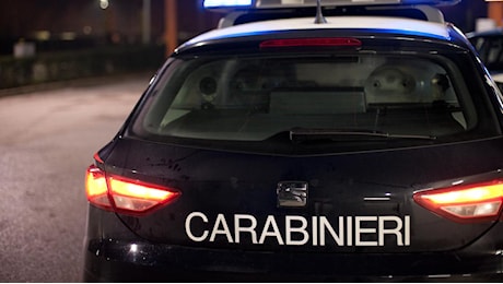 Omicidio a Ciampino, una 65enne uccide il fratello a coltellate. Poi ferisce anche l’altro