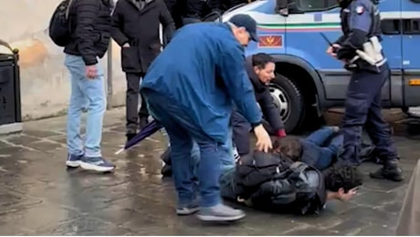 Studenti manganellati durante corte pro Palestina a Pisa, una decina di poliziotti indagati