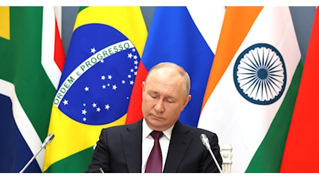 Putin: Noi e i Brics impegnati a porre fine a conflitto con mezzi pacifici, USA trascinano Nato in tensioni in Asia come cagnolini al guinzaglio