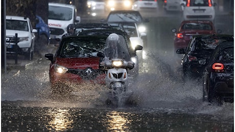 Allerta meteo in 10 regioni dal Veneto alla Campania, i rischi del maltempo dalle inondazioni alle frane
