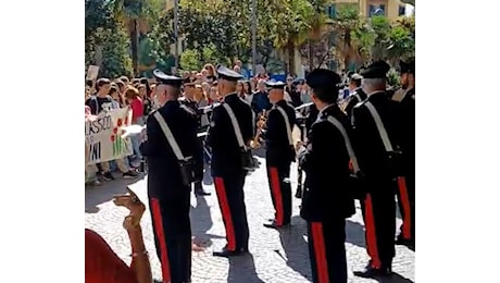 VIDEO/ Napoli, suonati Ymca e Ricchi e Poveri alla celebrazione dei martiri 4 Giornate: è polemica