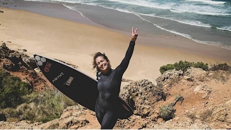 “Un rischio impossibile da prevedere”, la surfista Giulia Manfrini morta in Indonesia, trafitta da un pesce