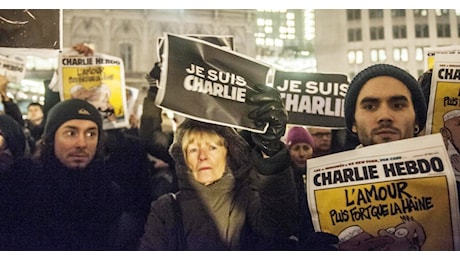 Quel ‘Je suis Charlie’ subito dimenticato. Parlarne dieci anni dopo racconta una sconfitta