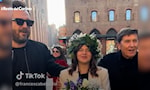 Bologna, studentessa si laurea: Morandi e Cremonini si fermano per una foto
