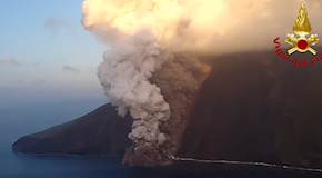 Eruzione Stromboli, verso lo stato d’emergenza. Vietato approdo alle imbarcazioni di turisti