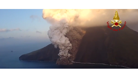 Eruzione Stromboli, verso lo stato d’emergenza. Vietato approdo alle imbarcazioni di turisti