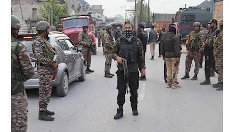 India, raid di droni pachistani nel Kashmir. Esplosioni vicino all’aeroporto di Srinagar