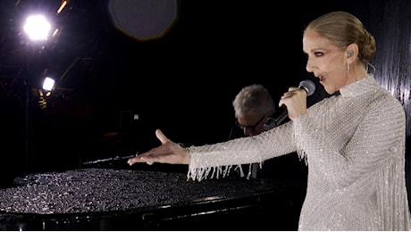 Céline Dion regina dei Giochi, la sua voce incanta alla cerimonia di apertura delle Olimpiadi