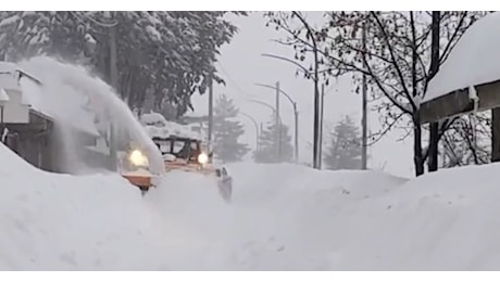 L'Appennino flagellato dal maltempo (VIDEO), bufera con raffiche di vento superiori ai 200 km/h e oltre un metro di neve a Campo di Giove