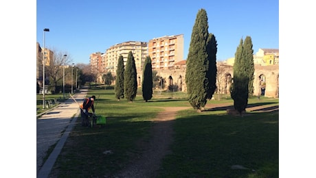 Roma, la caccia allo straniero nel parco Sangalli di Torpignattara: «Tornatevene a casa vostra»
