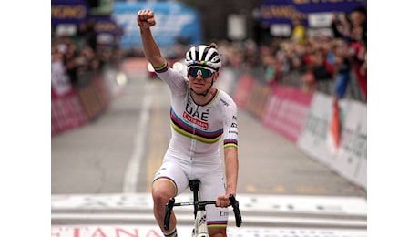 Tadej come solo Coppi. Quarto Lombardia di fila e un'altra fuga d'autore