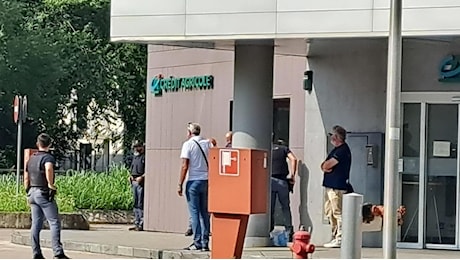 Vicenza: scatta allarme rapina in banca, polizia circonda edificio. Ladri fuggiti senza bottino