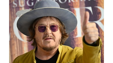 Zucchero canta con la figlia Irene: “Pensavo fosse una canzone sulla luna e invece ci sono due che si ammazzano”