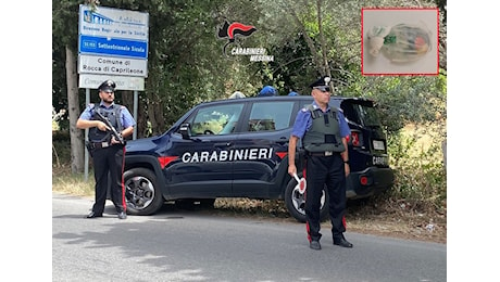 Fermato dai Carabinieri, getta la droga dal finestrino dell’auto: arrestato 26enne