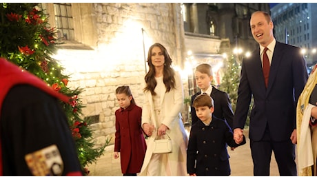 Kate e William rompono le tradizioni di Natale: dalla cartolina di auguri all'ingombrante assenza al pranzo pre-natalizio di Re Carlo