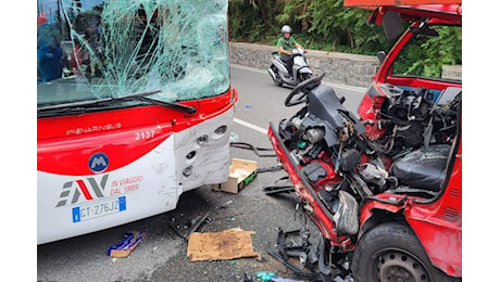 È morto Maurizio Di Massa, ferito nello scontro tra furgone e bus e Ischia