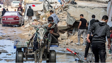 Israele-Hamas, le notizie di oggi in diretta | Strage dei paramedici, Nyt: «Molti colpiti alla testa». Media arabi: «Nuovi colloqui Usa-Iran saranno sabato a Roma»
