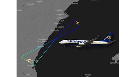 Ryanair: passeggero molesto sul volo Valencia Milano, alcol, sigarette e bestemmie; l'aereo torna indietro