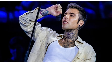 Fedez, chi è la nuova fidanzata Vittoria: «Ha 27 anni, è di buona famiglia». Al compleanno con i figli c'era anche lei?