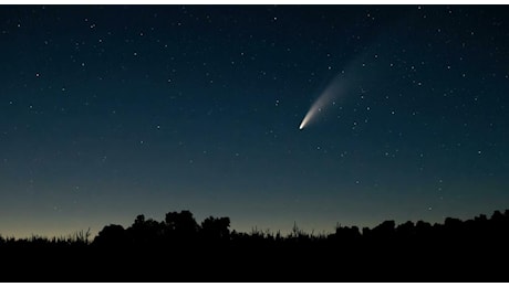 Cometa del secolo, quando e dove vederla dall'Italia: le date e gli orari migliori