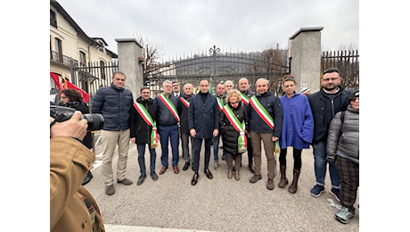 Sindaci in campo al fianco dei lavoratori in sciopero: In gioco il futuro di 350 famiglie e di tutta un’area con una forte storia di vocazione industriale [VIDEO]