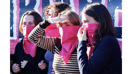 Nel 2024 aumentate quasi del 60% le chiamate delle donne al numero anti violenza 1522