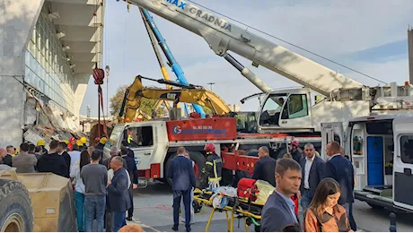 Crolla tettoia nella stazione di Novi Sad: almeno 8 morti in Serbia