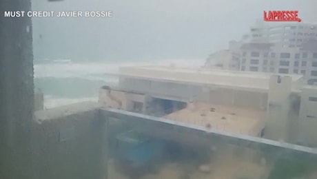 Messico, l'uragano Beryl spazza via Cancun