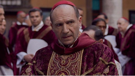 I cardinali guardano Conclave per prepararsi all'elezione del nuovo Papa I cardinali guardano Conclave per prepararsi all'elezione del nuovo Papa