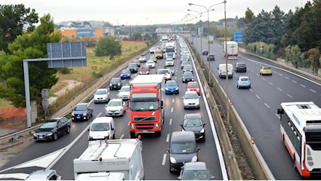 Velocità alla guida, Bari è la città più indisciplinata d'Italia: un automobilista su tre supera i limiti